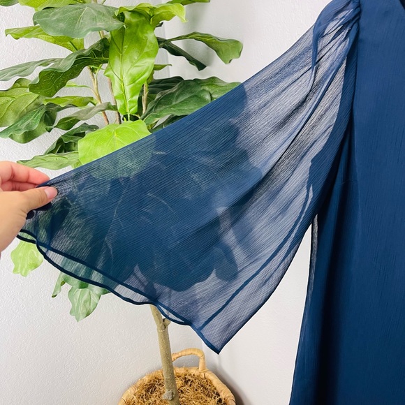 ALICE + OLIVIA Odette Flutter Sleeve Navy Blue Shift Dress - Picture 7 of 7